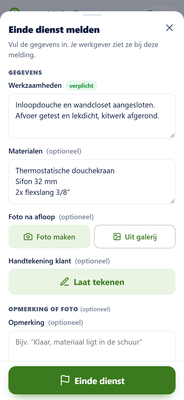 Einde dienst melden op de telefoon van een monteur: werkzaamheden, materialen, een foto na afloop en de handtekening van de klant.